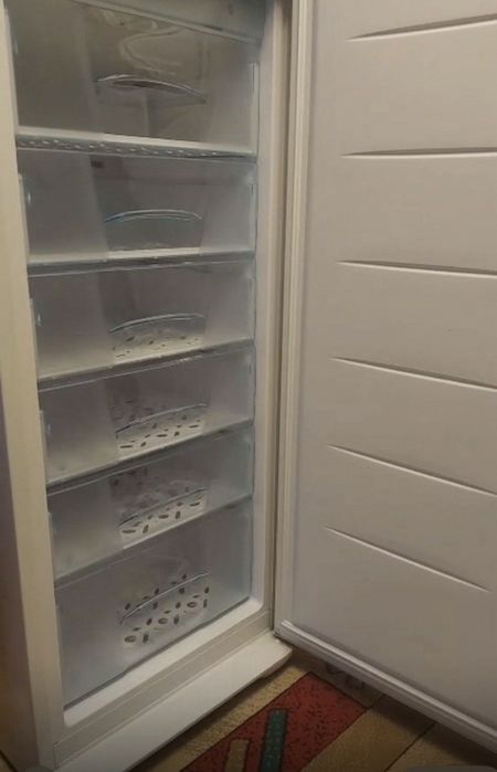 Продам морозильную камеру