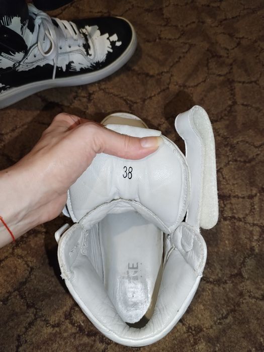 Adidași înalți Premiata.