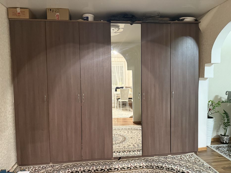 Продам шкаф с зеркалом 310х235