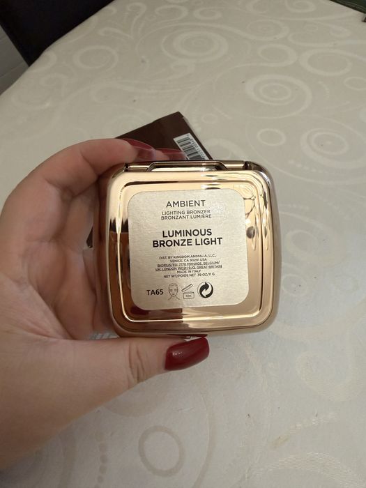 Hourglass Light бронзер