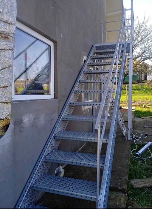 Scari zincate de exterior