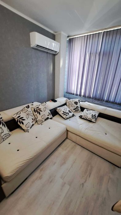 Ъглов диван с маса