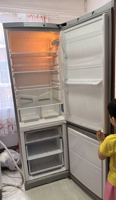 Продам холодильник рабочий, Индезит