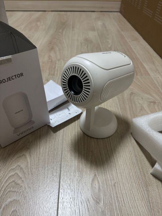 Проектор с экраном