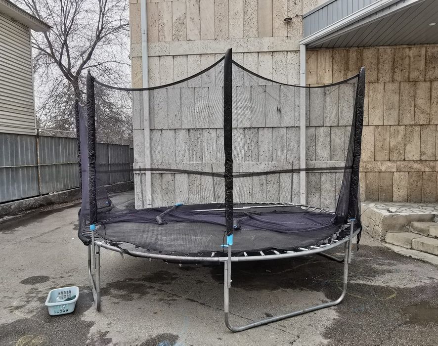 Батут с сеткой для игр