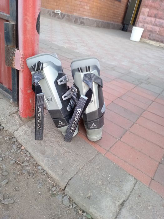 Продам лыжи сноубордист