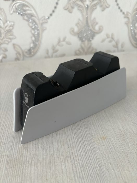 Playstation 5 с двумя джоистиками