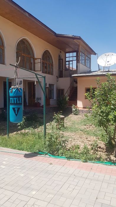 Кибрай тумани центрда жойлашган Уй сотилади.