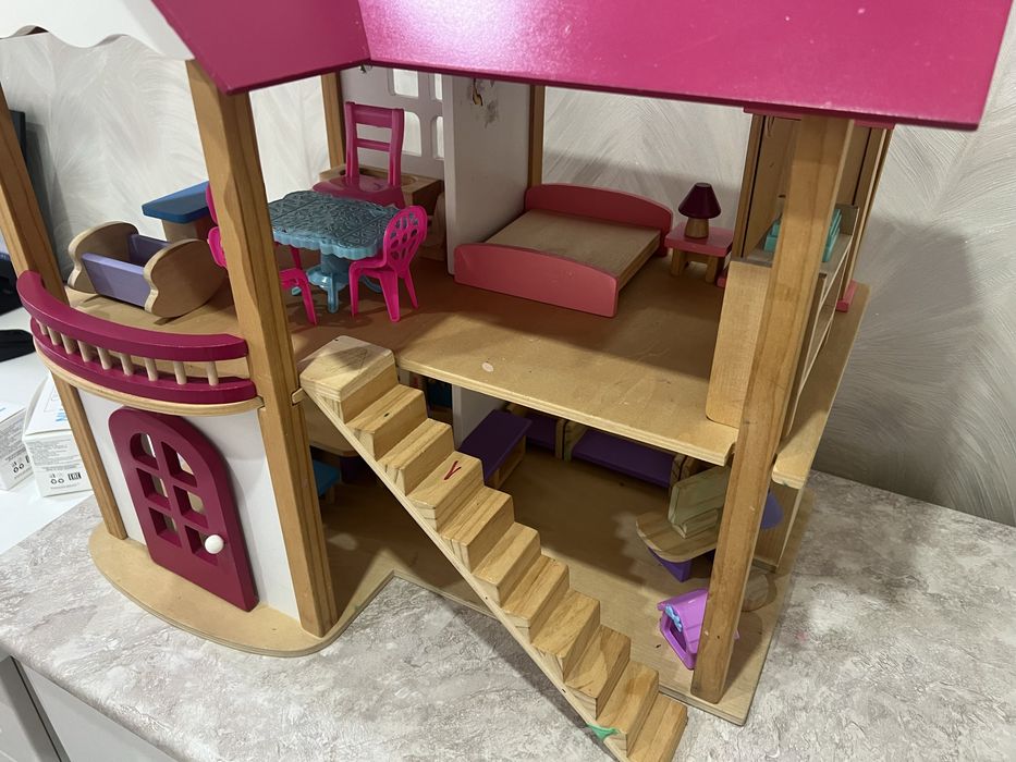 Продам кукольный домик