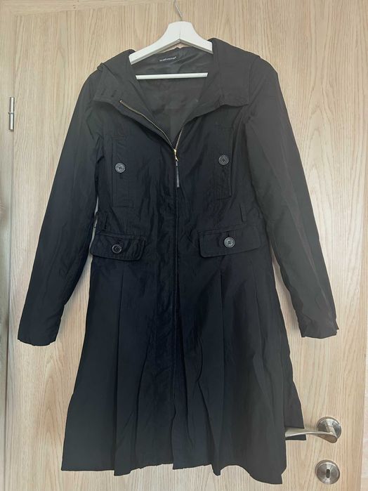 Пролетно‑есенен шлифер – размер S, черен – 10 евро