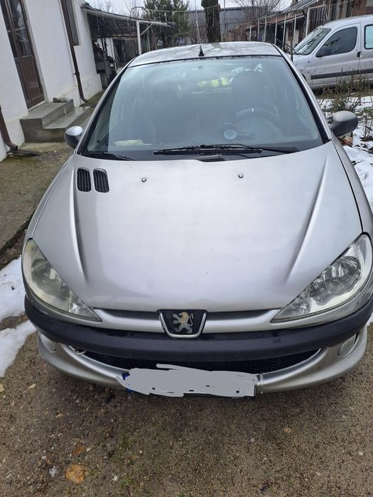 Peugeot 206 sedane (varianta lunga cu portbagaj)