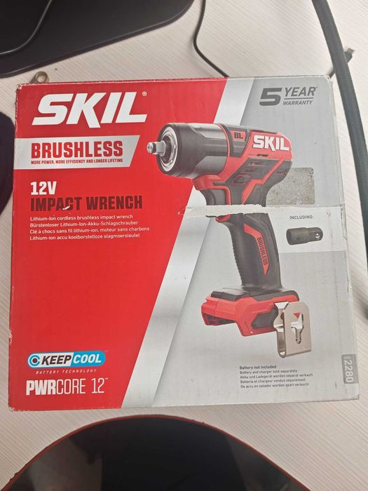 Masina de insurubat (bormasina) pe acumulator cu impact Skil 12 V