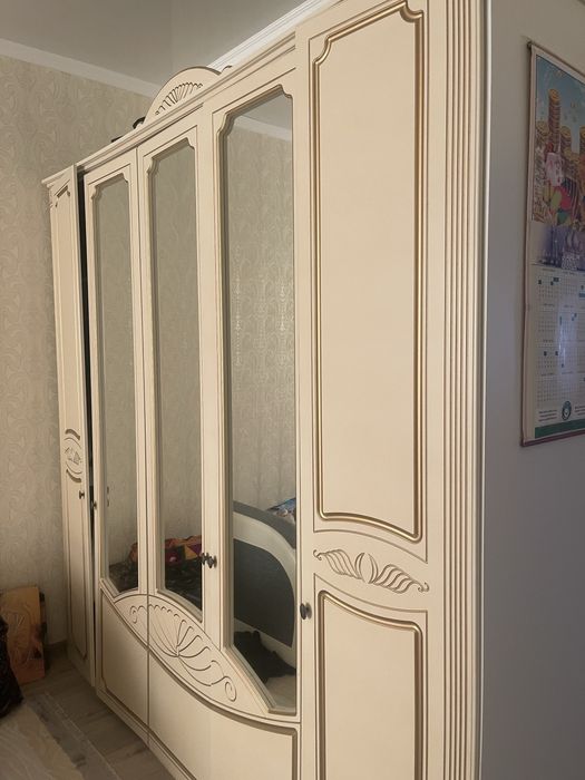 Шкаф бу бежевый с зеркалом