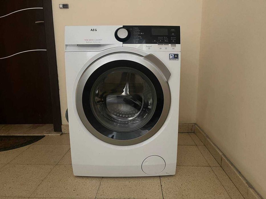 Пералня AEG 7000 Series ProSteam L7FBE48S 8 кг (за ремонт или части)