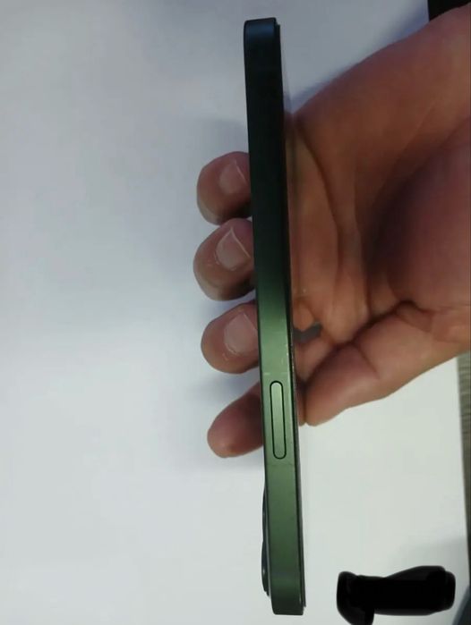 iPhone 13  128 ГБ емкость 80%