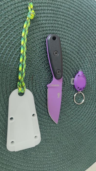 Esee Izula EDC knife neck