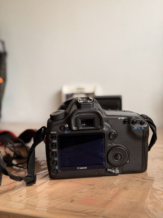Canon EOS 5D Mark II + EF 24-105mm f/4L IS USM + полный комплект