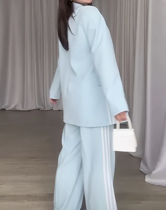 Продам красивый костюм