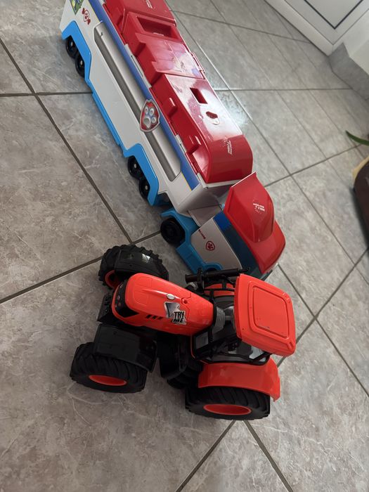 Vând camion mare PAW Patrol + Tractor roșu cu sunete