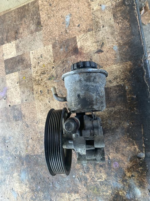 Хидравлична помпа за тойота корола версо 2.2 D4D