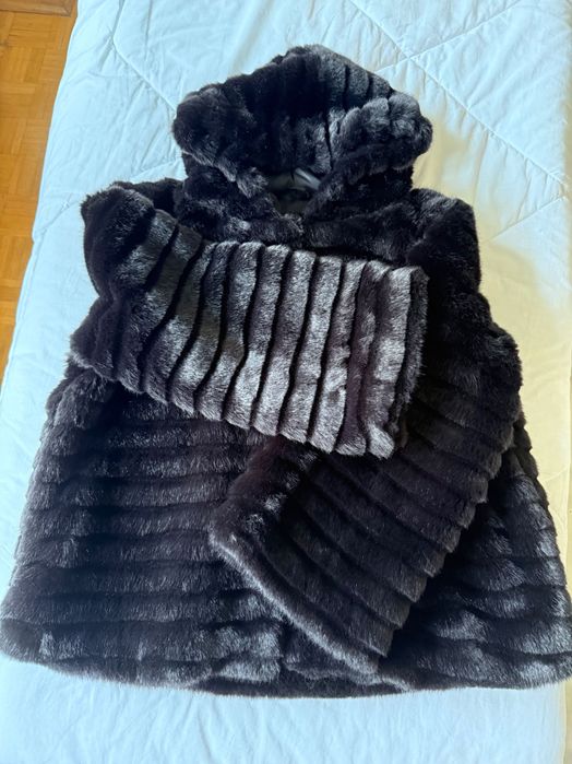 Дамско късо черно палто, с качулка - като ново