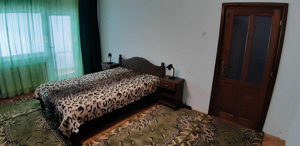 Proprietar – Închiriez  Apartament Studio Modern 42 mp, Zona Pietroasa, Etaj 3 + Boxă și Balcon Încălzit