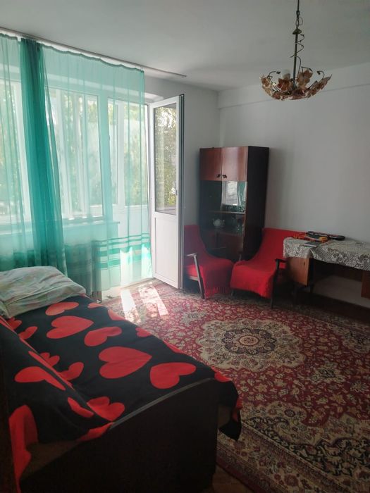 Închiriez apartament cu 3 camere