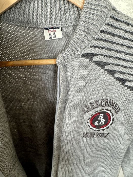 Продается свитер новый для подростка