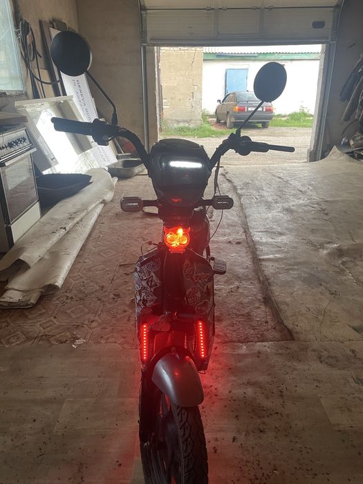 Продам электроскутер ск8