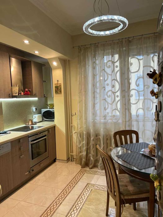 Дава се под наем Тристаен апартамент в София, Център - 130 кв.м за 1300 € - Снимка #12