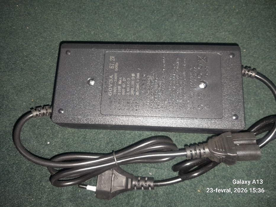 Skuter uchun zaryadnik yangi karobka