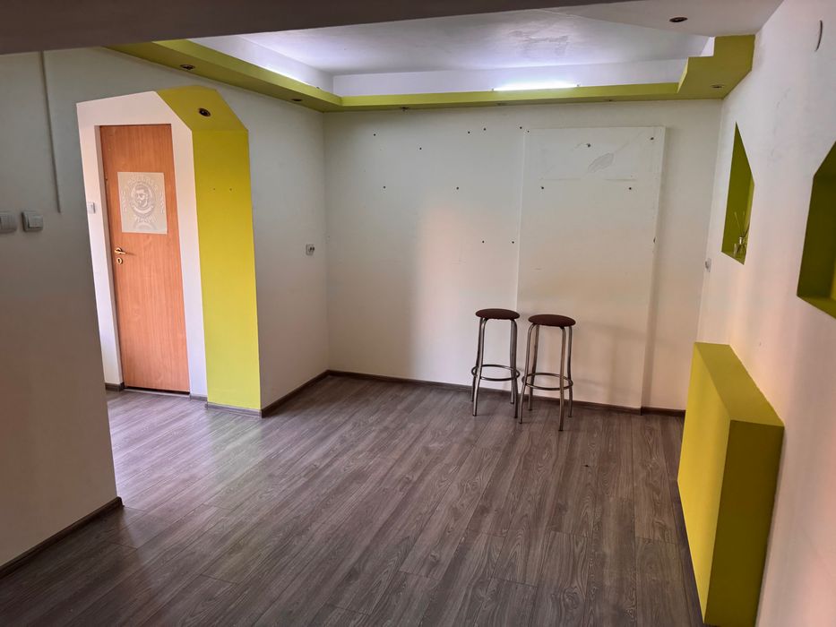 Inchiriez spatiu  comercial.