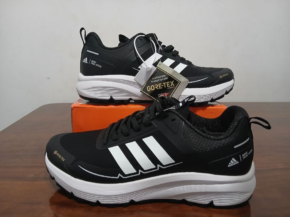 Krasofkalar bor Adidas Gore-tex va rebook