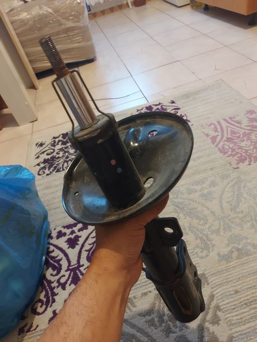 Продам передние стойки на Камри 40