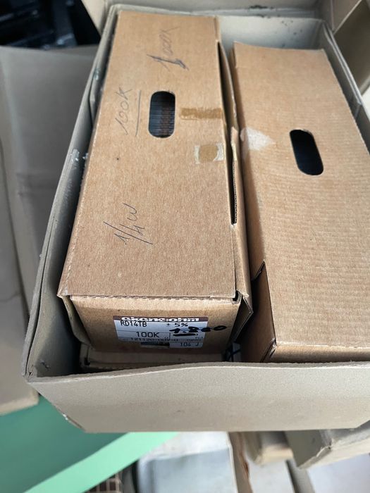 Резистори 200 000 бройки