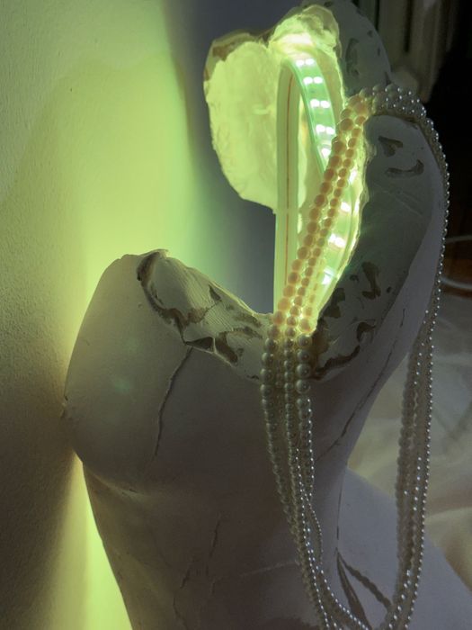 Скульптура из гипса с светодиодной подсветкой