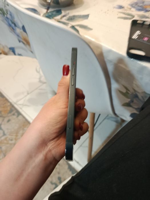 iPhone 13 продам срочно торг есть