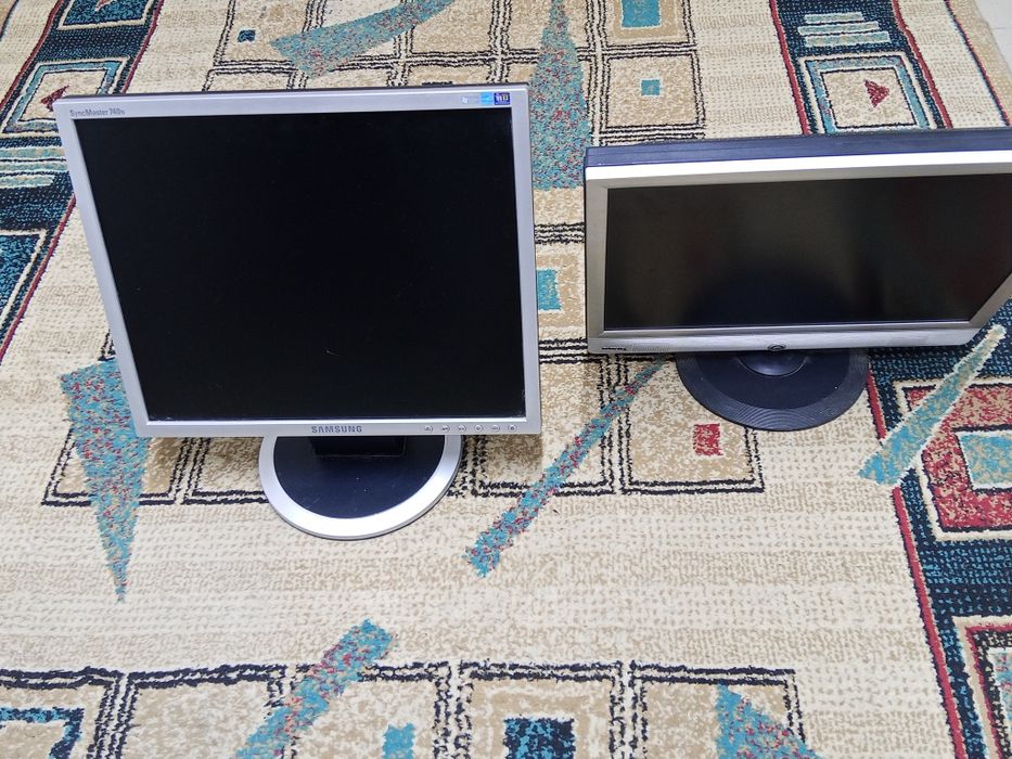 Два монитора Samsung и BenQ