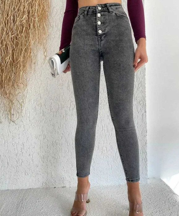 В наличии шикарные джинсы DENIM