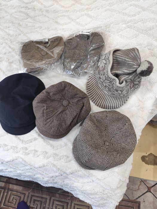 Продам кепки новые