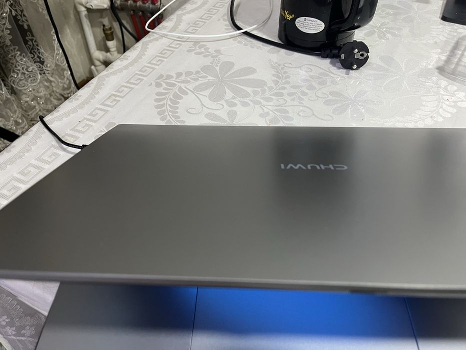 Chuwi notebook 256gb videokarta