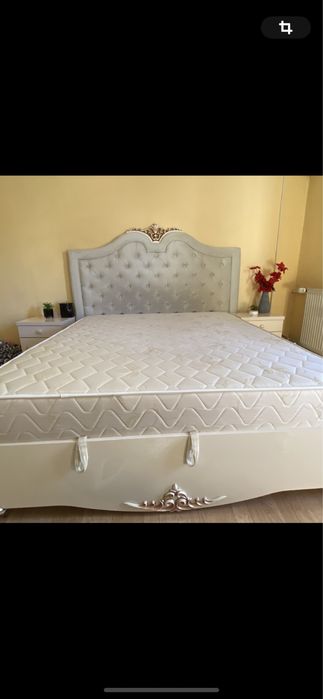 Mibila dormitor pat dublu 2 noptiere si o comoda