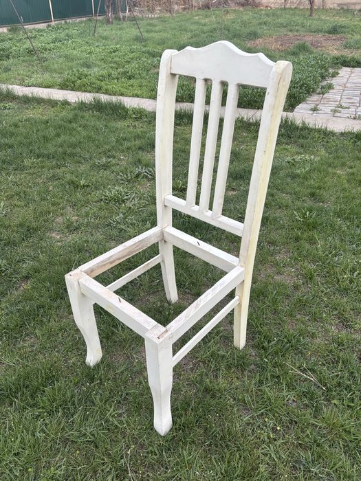 Деревянные стулья