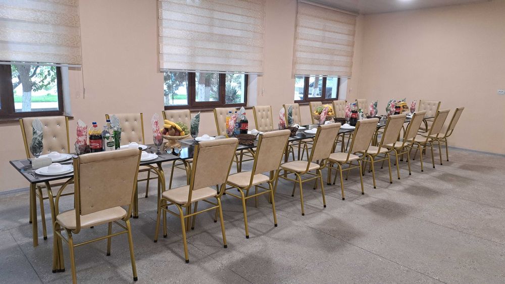 Kafe va restoranlar uchun stol stul va idish tovoq sotiladi