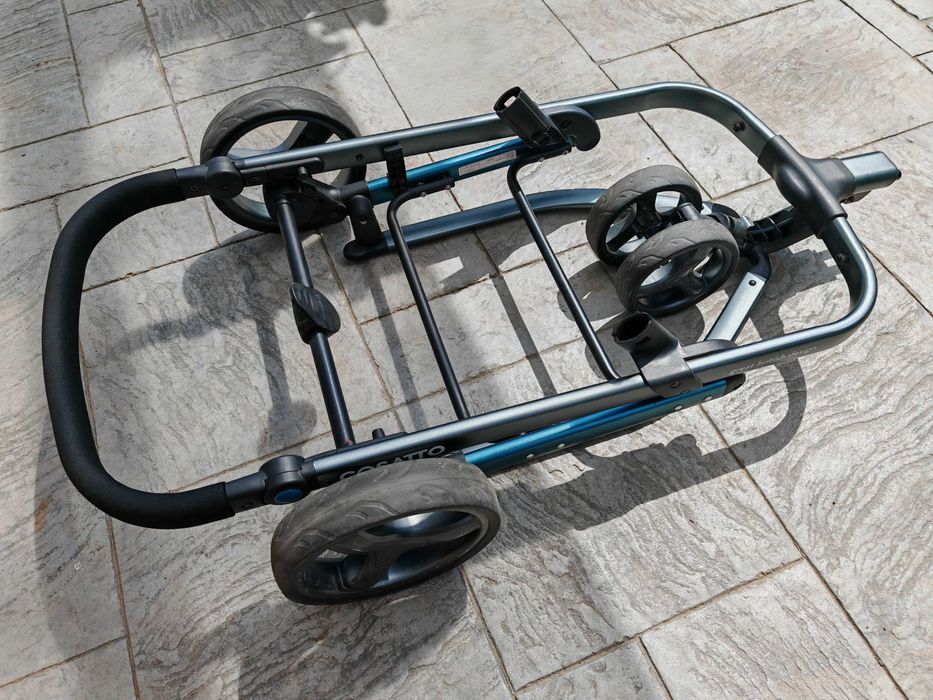 Sistem Cosatto 3 în 1 cu bază ISOFIX - Cărucior + Landou + Scoică