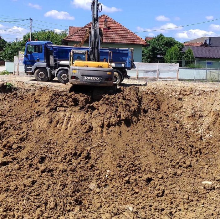 Excavator pe senile cu picon, excavari , demolari , transport