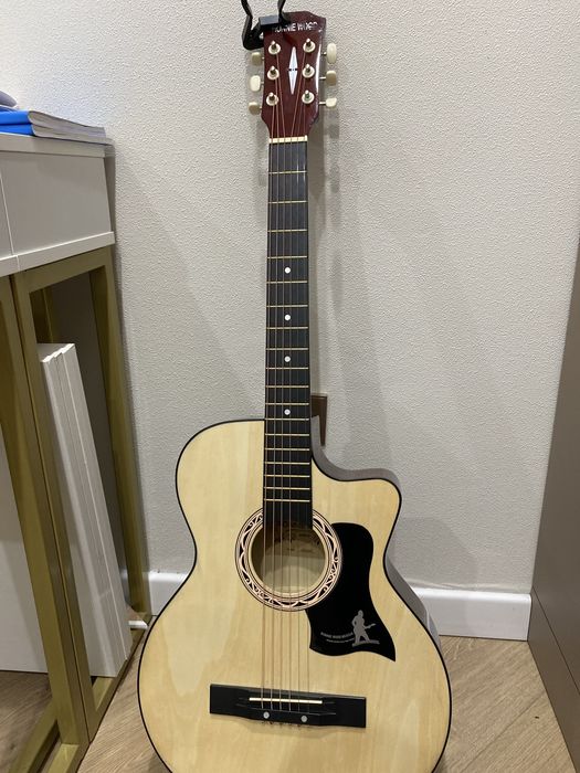 Акустическая гитара