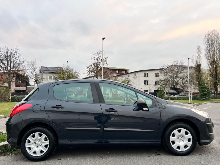 Peugeot 308 km  130 mi km 1.4 benzina cumpărat Peugeot nou 207