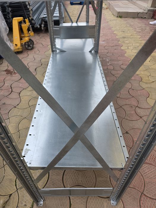 Rafturi metalice pentru restaurante