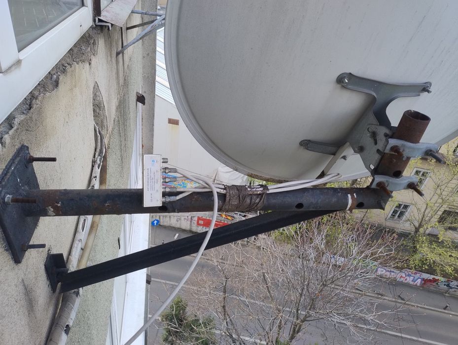Vând un sistem întreg de recepție TV prin satelit